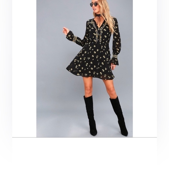 Lulus Dresses & Skirts - Lulu's Black Floral Long Sleeve Dress